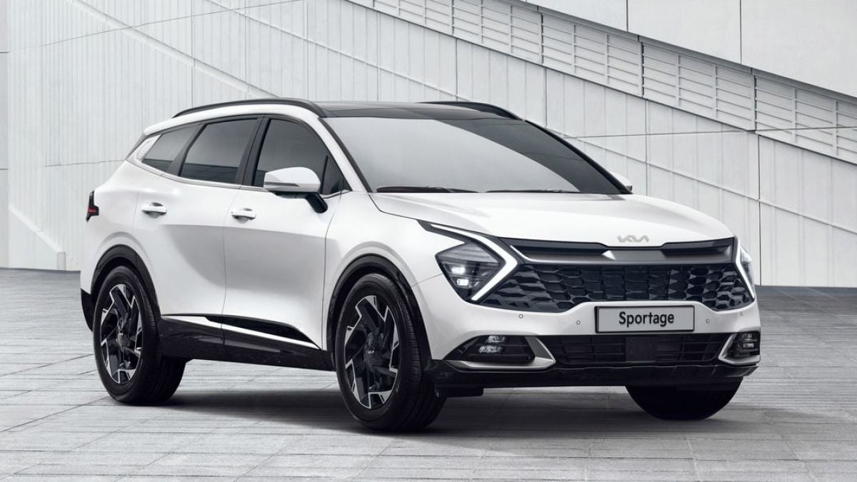 Първи СНИМКИ на салона на евтините версии на новата Kia Sportage