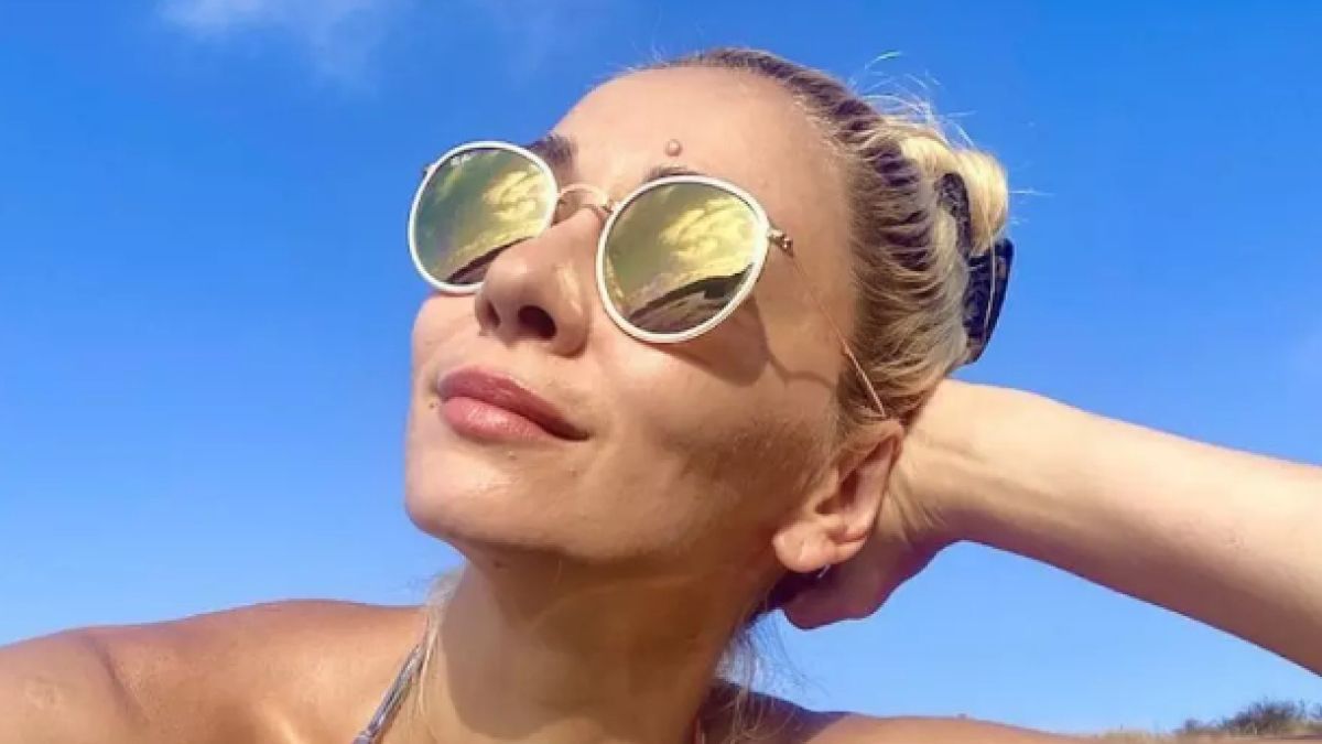Нети предизвика сърцебиене с тази поза на плажа СНИМКА 18+
