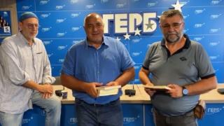 Борисов прие в ГЕРБ изтъкнат майстор на перото ВИДЕО