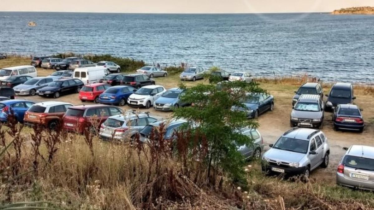 Отвратително безобразие: На този БГ плаж ти осакатяват колата, ако не цакаш 5 лв