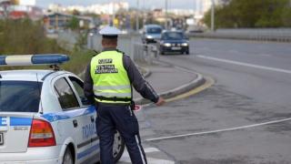 Служебния кабинет бори корупцията с хибридни коли за полицаите за 96,2 милиона лева