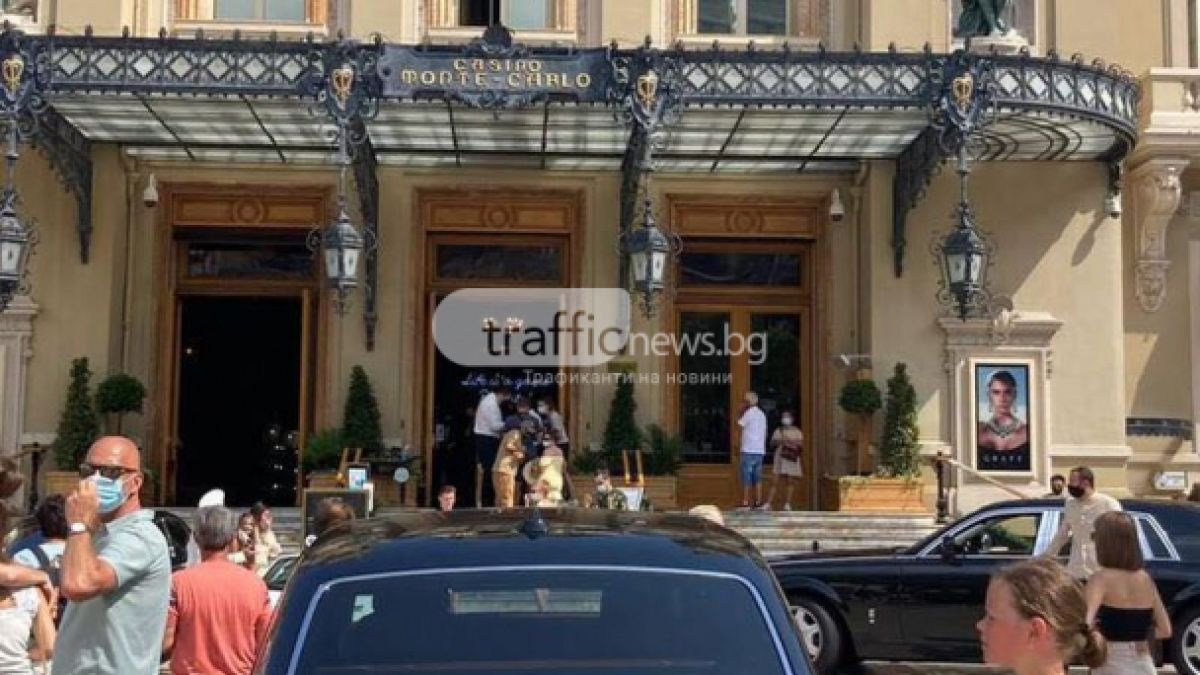 Зрелище: Тузарски Ролс-ройс със софийска регистрация паркира пред казино в Монако