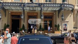 Зрелище: Тузарски Ролс-ройс със софийска регистрация паркира пред казино в Монако