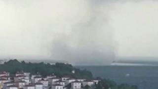 Огромно торнадо се изви в Черно море, ето къде ВИДЕО