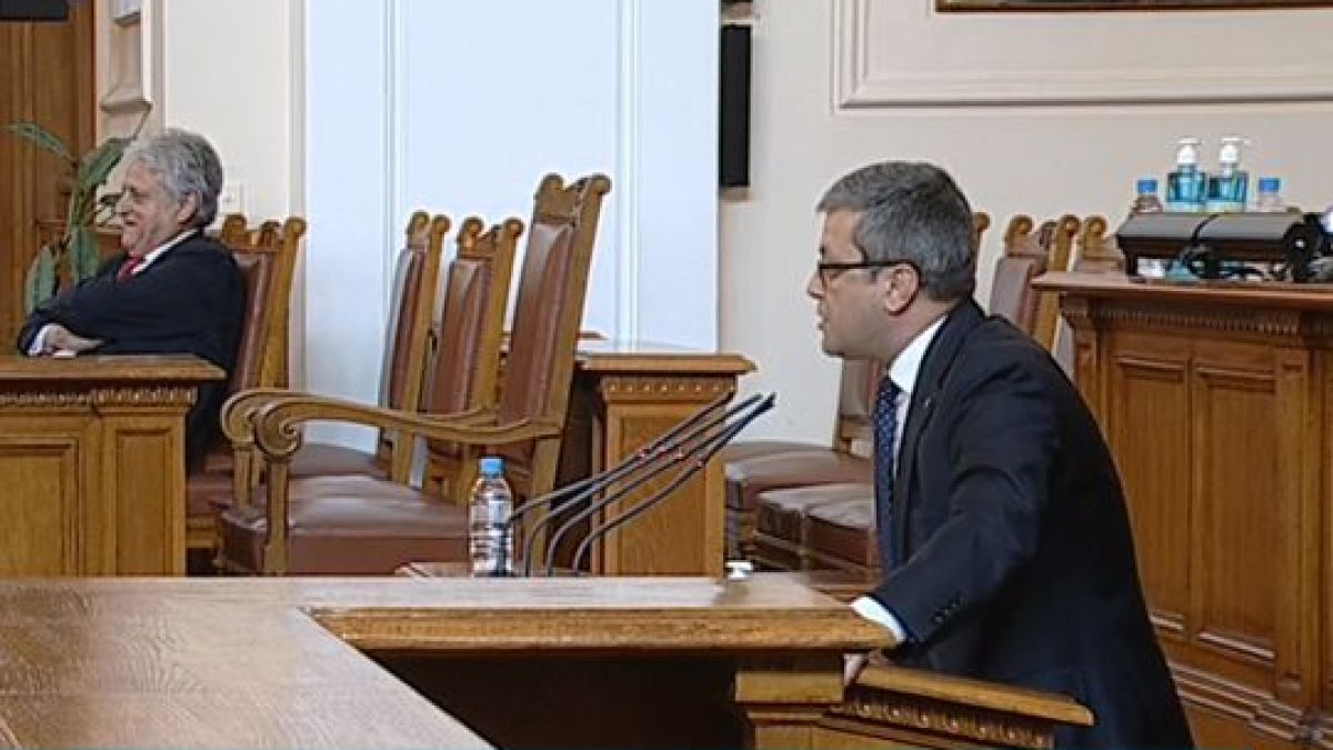 Ива Митева се засили да изгони Тома Биков от НС заради Рашков 