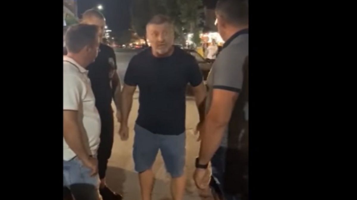 Известен бизнесмен изхвърли летовници от ресторанта си и обясни: Така се защитавам от такива помияри ВИДЕО 