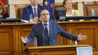 Депутат от ДБ: Безсмислени са всякакви теории на конспирациите около "Булгаргаз"