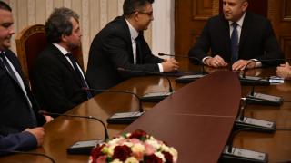 Експерти спорят полезна ли е изненадата на Слави с Пламен Николов ВИДЕО