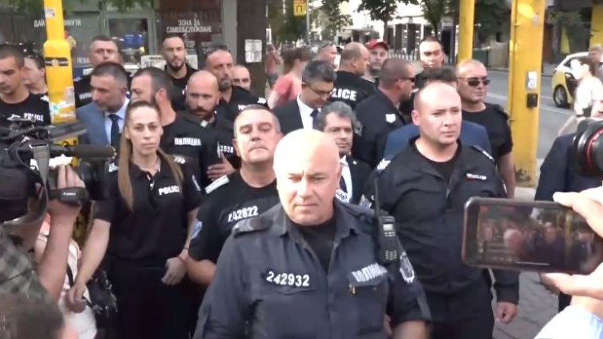 Опасна ситуация с хората на ИТН в центъра на София СНИМКИ