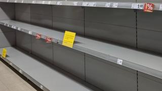 Паниката на Острова расте! Пандемията се разраства - магазините са празни