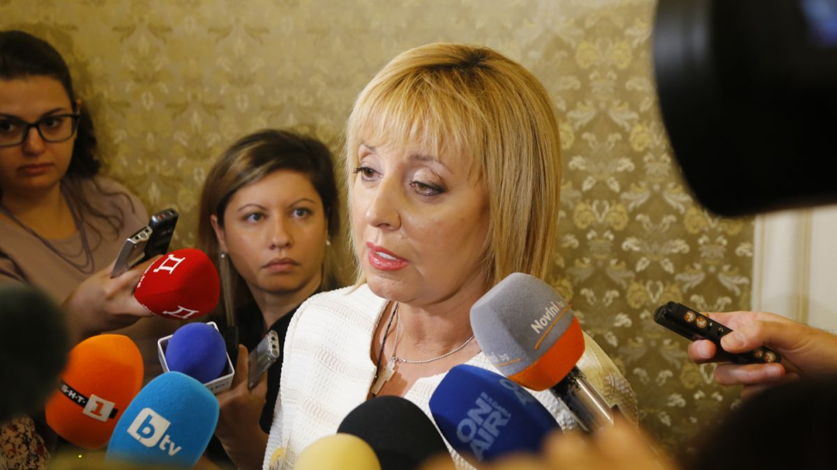 Манолова драматично: Няма как да има правителство с третия мандат, ако...