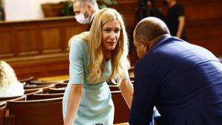Удар: Ангелкова взе под прицел финансист на Слави заради...