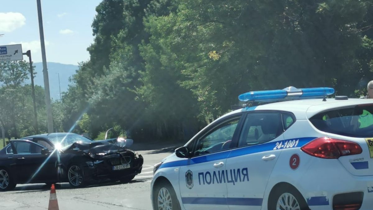 Пълна блокада заради зрелищна катастрофа в София