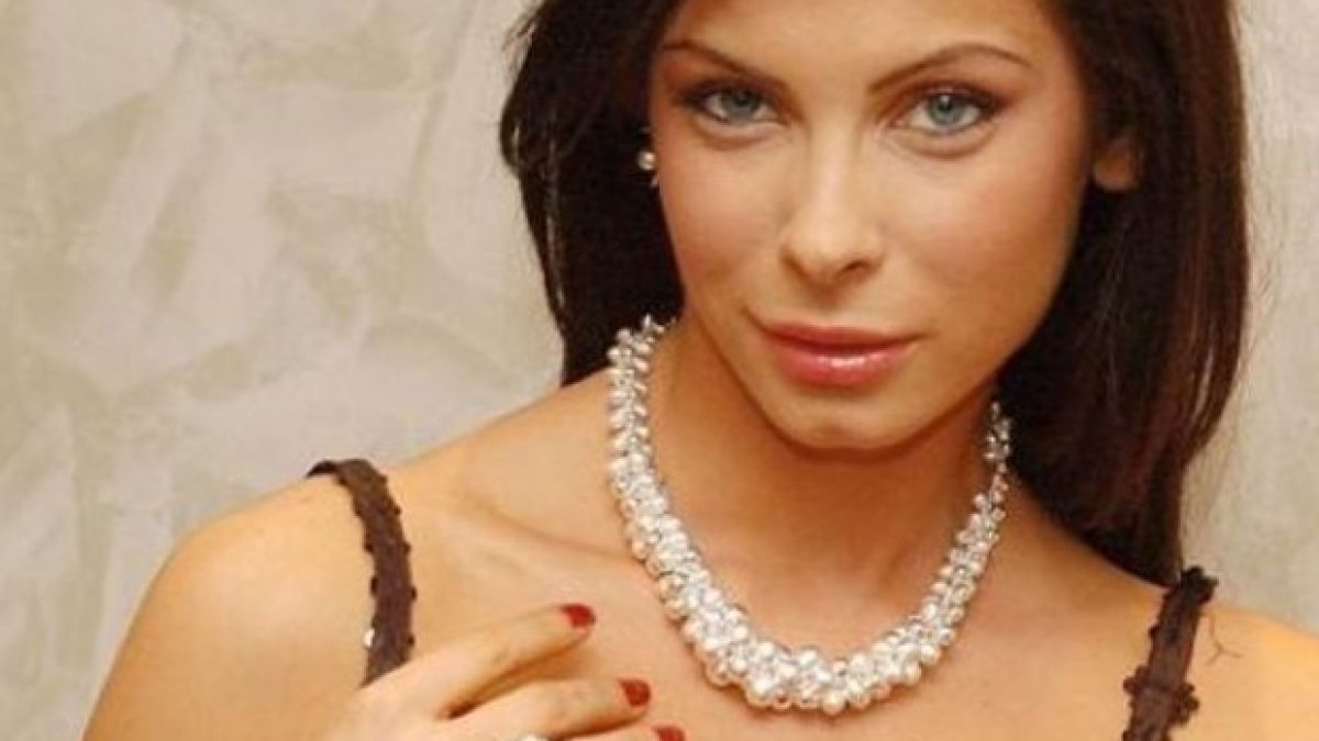Елена Тихомирова е напълно наузнаваема СНИМКИ