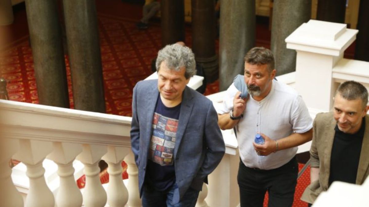 Мрежата изригна: Кабинетът на ИТН е с подарък за всички, в стил давайте жить дружно!