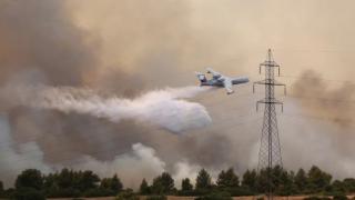 Невиждан ад в Атина, евакуираха 300 души СНИМКИ
