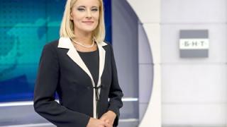 Водещата на БНТ Филипа Иванова показа сина си Филип СНИМКИ