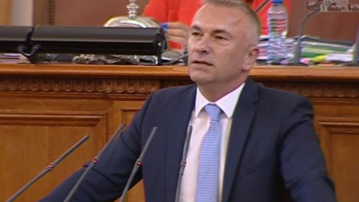 Скандал в парламента, ДПС скочиха на Митева, заседанието е прекратено!