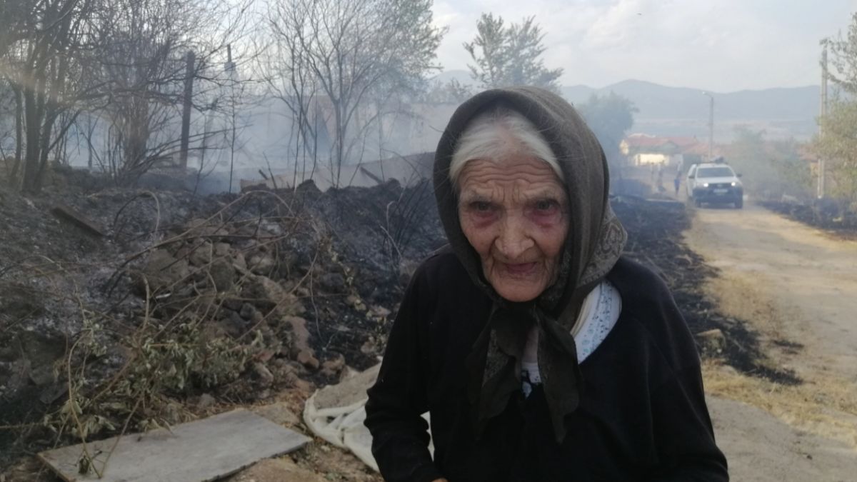 Извели 90-годишната Мария в последната секунда от огнения ад в Старосел СНИМКИ