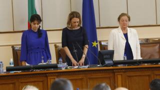 Парламентът притихна в минута мълчание СНИМКИ