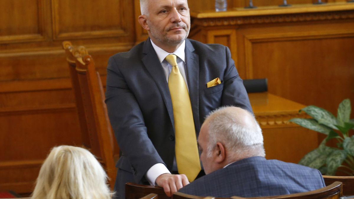 Хаджигенов проговори кои ще влязат в правителството на Манолова, ако тя получи третия мандат