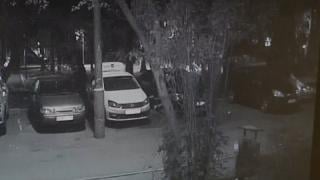 Зверство! Баща изхвърли 2-г си син от петия етаж, ВИДЕО 18+ с падащото дете смрази мрежата
