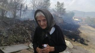 Старосел: С кървави сълзи стопаните на изпепелените къщи плачат пред отломките на живота си
