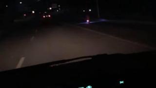 Шокиращо среднощно ВИДЕО от София! Мъж с тротинетка лети с...