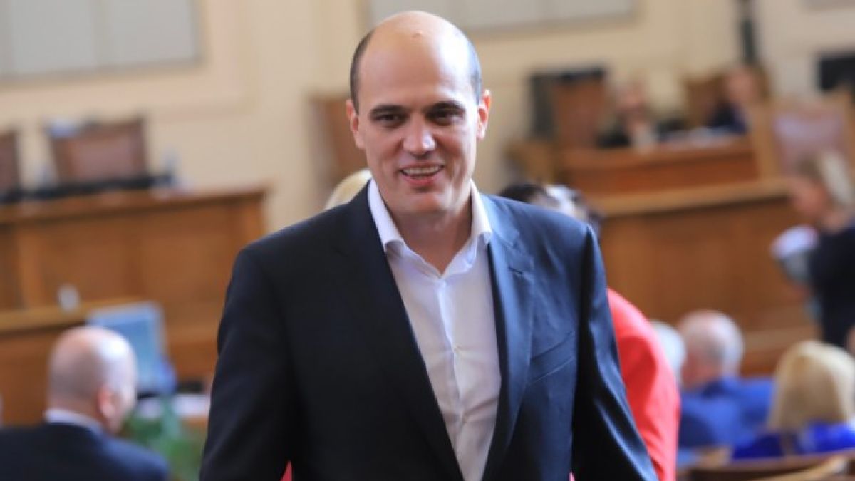 Финансовият министър на ИТН отвърна на Дончева, но заговори за обрат с подкрепата за кабинета