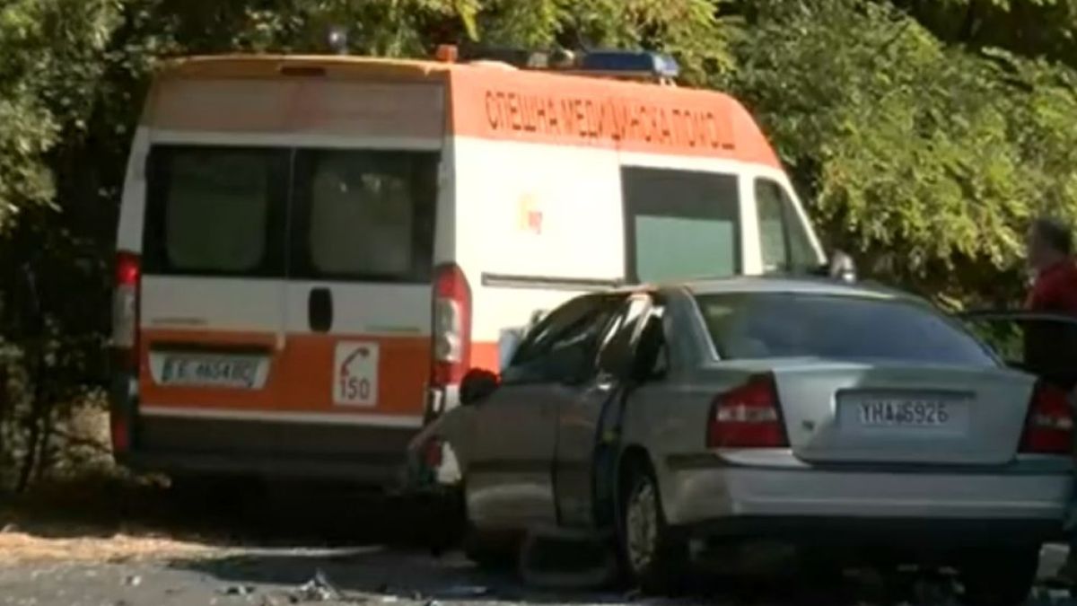 Зверско меле в Кресненското дефиле, има заклещени хора между ламарини ВИДЕО