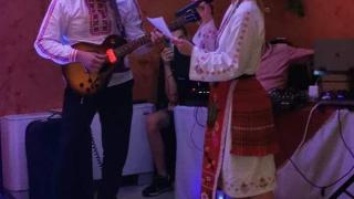 Брезник дълго ще помни сватбата на Георги и американката Хилъри, които... СНИМКИ 