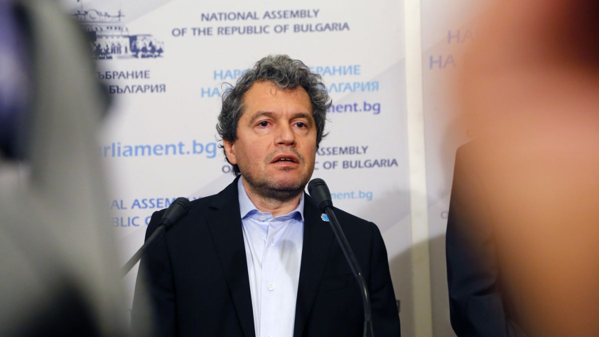 Тошко Йорданов шашна с прическа, лепна нови прякори на Манолова, Хаджигенов и Дончева