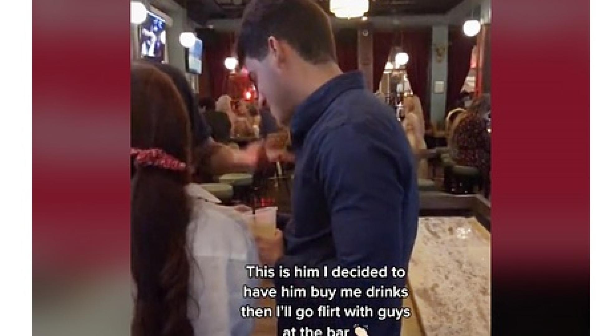 Жена показа на ВИДЕО как гаджето ѝ флиртува със сервитьорка, мрежата я оплю
