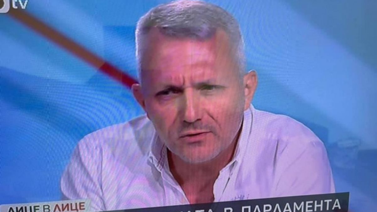 Барабанистът на Слави захапа един "сърдит чичко"
