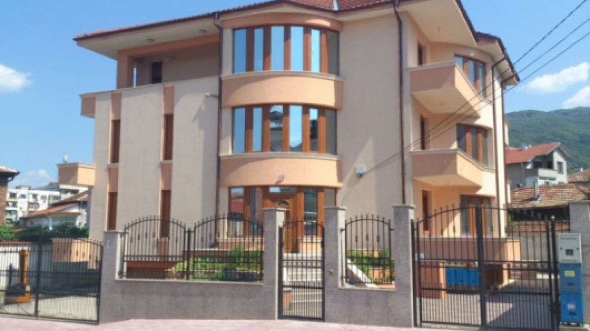 Бизнесмен от Петрич загуби луксозния си палат 