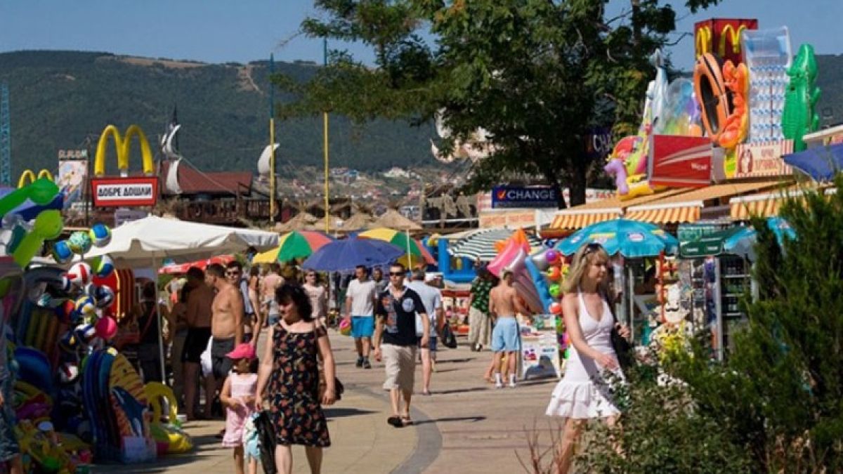 Мрежата с ответен удар по търговците по морето: Кои са бедни, бе?