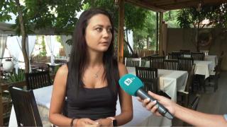 Нагло: Семейство обра сервитьорка в Приморско ВИДЕО