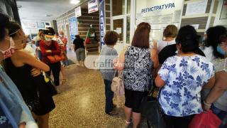 Такъв сеир не се бе случвал в никоя поликлиника, но... СНИМКИ