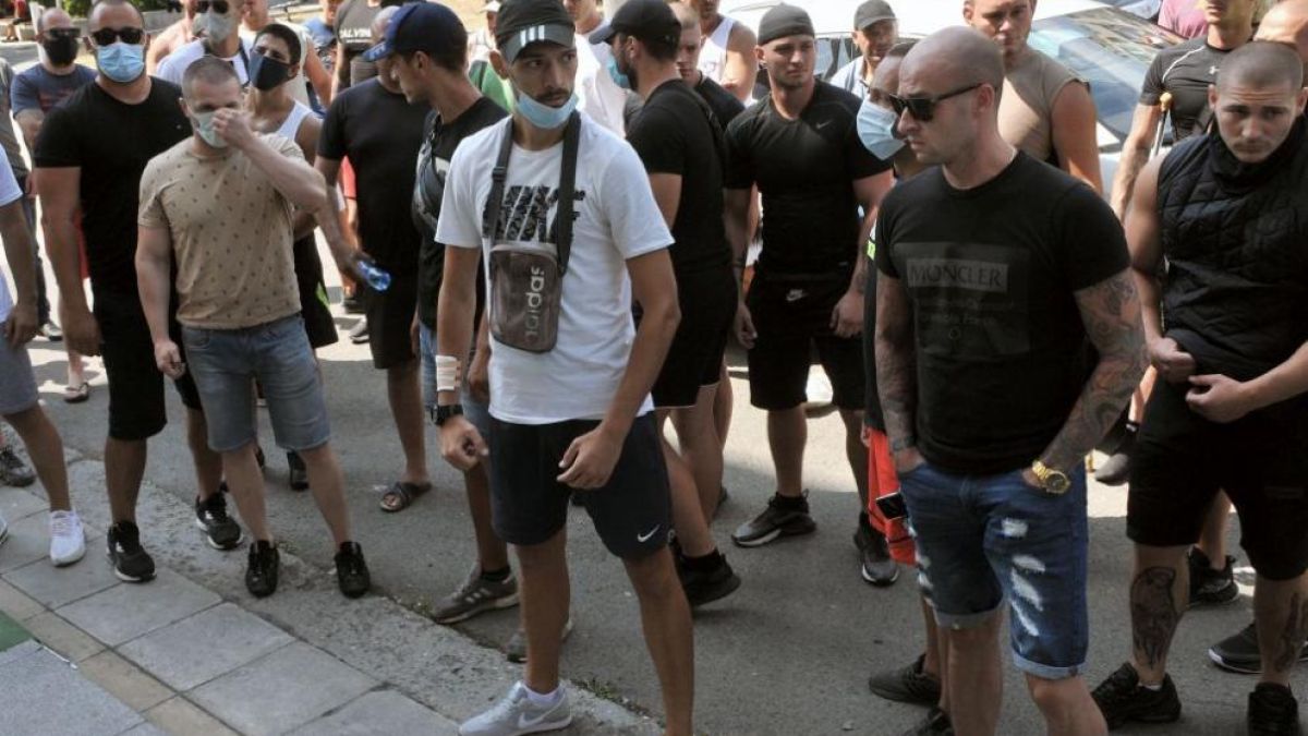 Съдът реши съдбата на бизнесмена, обвинен в убийството на Юмер, протестиращи го нападнаха с ритници ВИДЕО