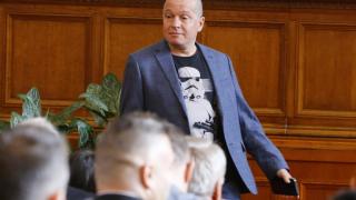 Анализатори се надвикват кой е по-виновен за кризата - народът или Тошко Йорданов