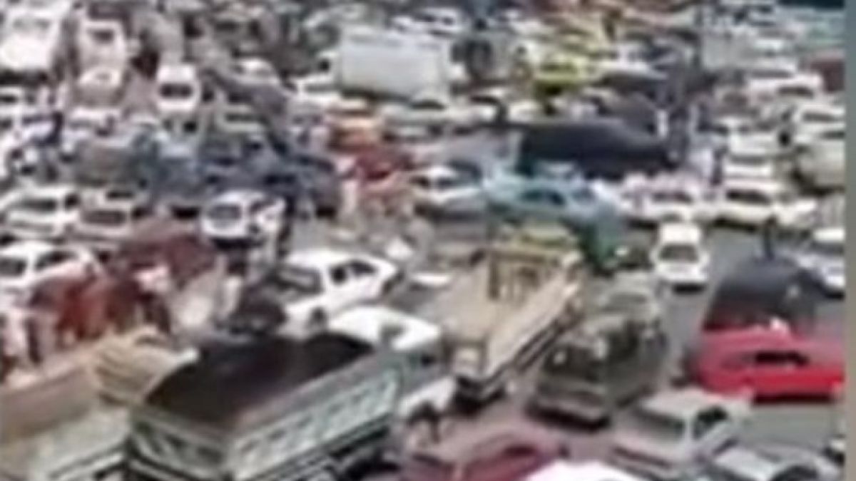 Най-голямото задръстване в историята? Вижте тези уникални кадри от Кабул!
