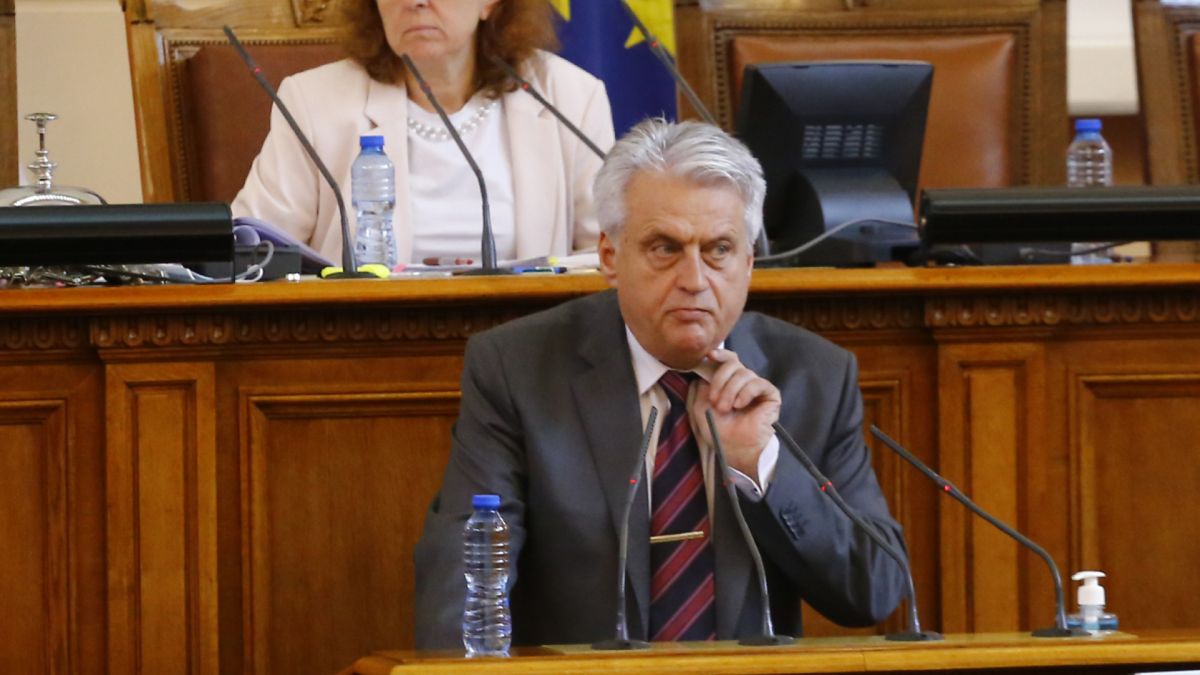 Стана ясно защо Кирил Петков иска да скрие Рашков в КПКОНПИ