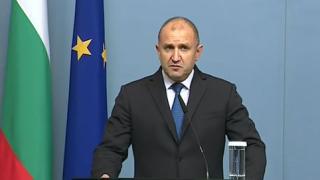 Радев попари пенсионерите и работещите българи, вещае страшна криза и се оправда с...