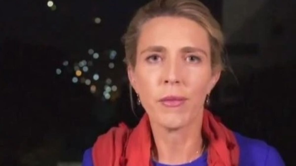 Вижте драстичната промяна във визията на репортерка на CNN само за 24 часа ВИДЕО