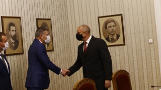 Карадайъ след консултациите: Радев не си е научил урока, прикрива политическа немощ 