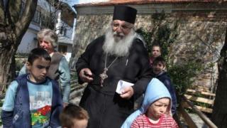 Апаши нанесоха тежък удар на отец Иван в Монтанско 
