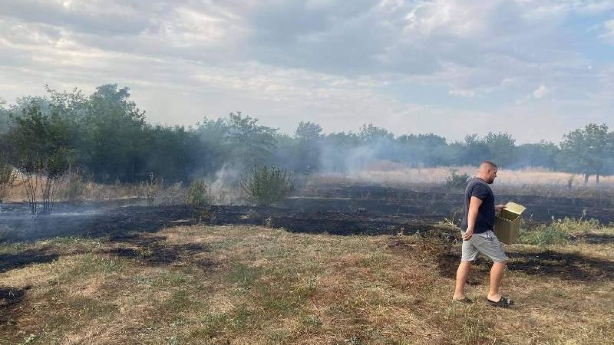 Голям пожар избухна край Хърлец СНИМКИ