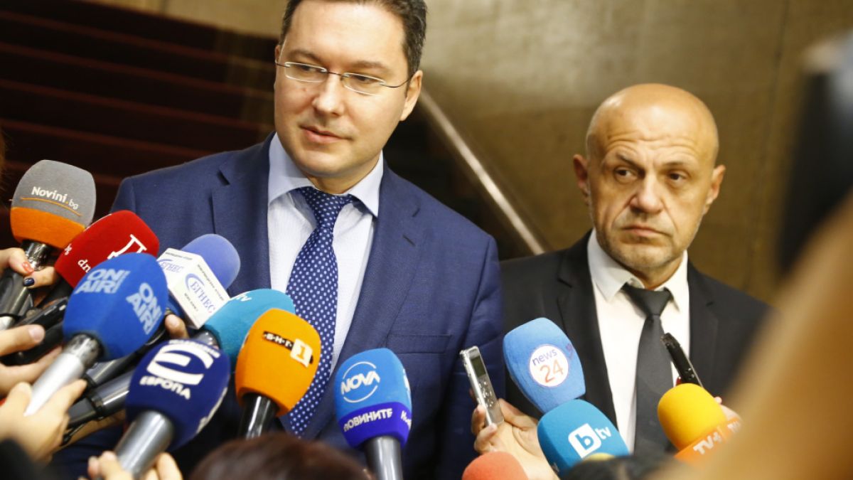 Митов описа управлението на кабинета "Петков" само с 4 думи