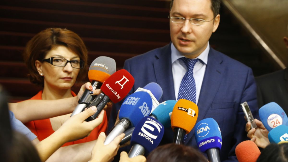 Митов с мощна атака срещу Радев заради смъртта на ст. лейт. Манчев