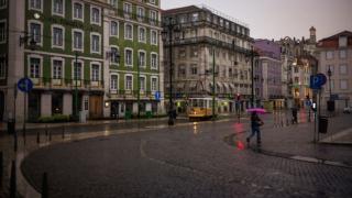 Във вихъра на новата К-19 вълна, тази страна облекчава мерките 